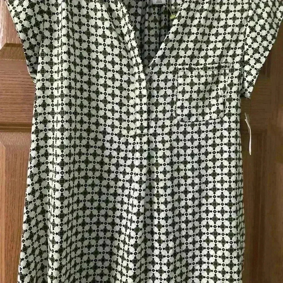 Liz Claiborne Women’s top with tags - Picture 1 of 2